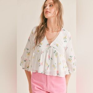 Sadie & Sage White and Yellow Flutter Sleeve Blouse